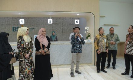 Ketua TP PKK Aceh Hadiri Soft Opening Gedung Landmart BSI